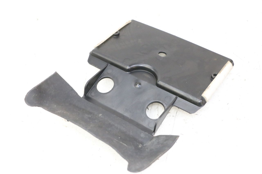 photo de TAMPA DEBAIXO DO BANCO YAMAHA FZ6 FAZER S2 600 (2007 - 2011) - Detalhe da peça