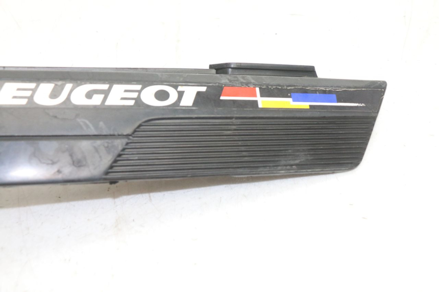photo de TAMPA DEBAIXO DO ASSENTO ESQUERDO PEUGEOT 103 SPX CLIP 50 (1989 - 1992) - Zoom do estado de desgaste
