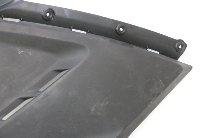 photo de TAMPA DEBAIXO DO ASSENTO ESQUERDO KYMCO AGILITY CITY 16P 125 (2015 - 2024) - Detalhe da peça