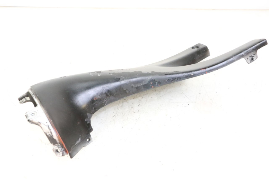 photo de TAMPA DEBAIXO DO ASSENTO ESQUERDO APRILIA RS 50 (1999 - 2005) - Detalhe da peça