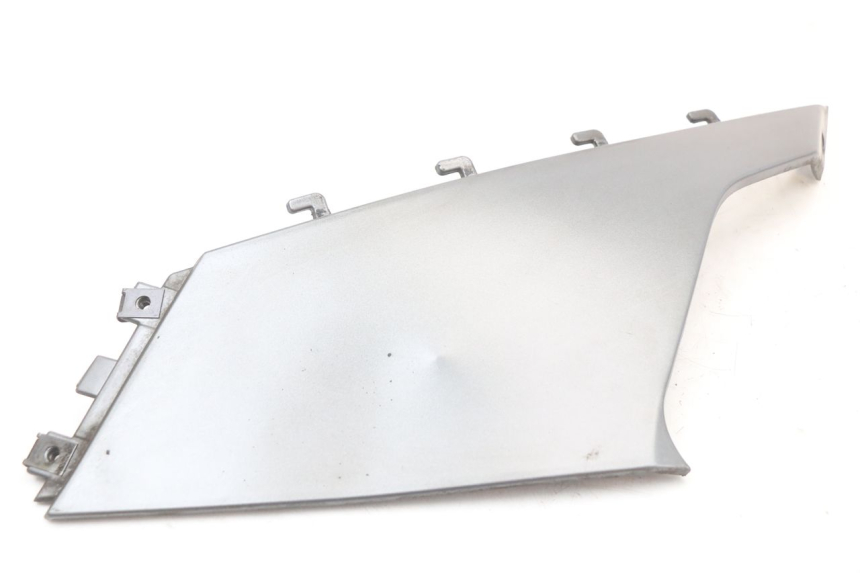 photo de TAMPA DEBAIXO DO BANCO ESQUERDO BMW C1 125 (2000 - 2003) - Detalhe da peça