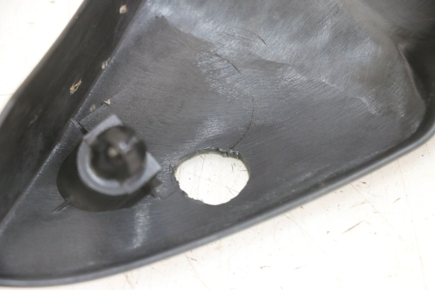 photo de TAMPA DEBAIXO DO BANCO ESQUERDO HONDA CBF 500 (2004 - 2007) - Detalhe da peça