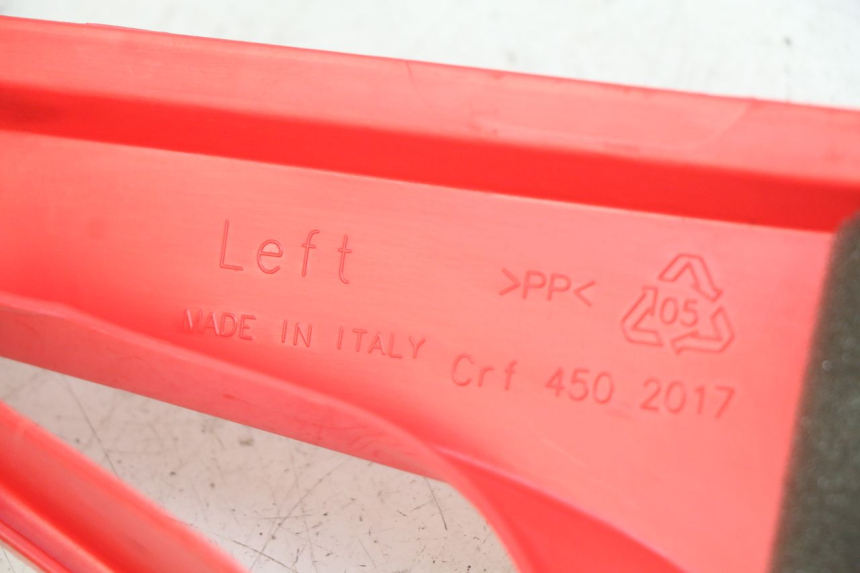 photo de TAMPA DEBAIXO DO BANCO ESQUERDO HONDA CRF CR-F RX 450 (2017 - 2021) - Detalhe da peça