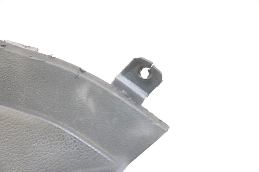 photo de TAMPA DEBAIXO DO ASSENTO ESQUERDO KYMCO DINK 4T 50 (2007 - 2018) - Zoom do estado de desgaste
