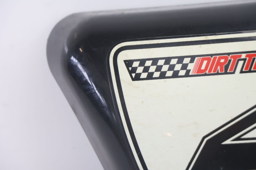 photo de TAMPA DEBAIXO DO ASSENTO ESQUERDO MASH DIRT TRACK 50 (2018 - 2020) - Detalhe da peça
