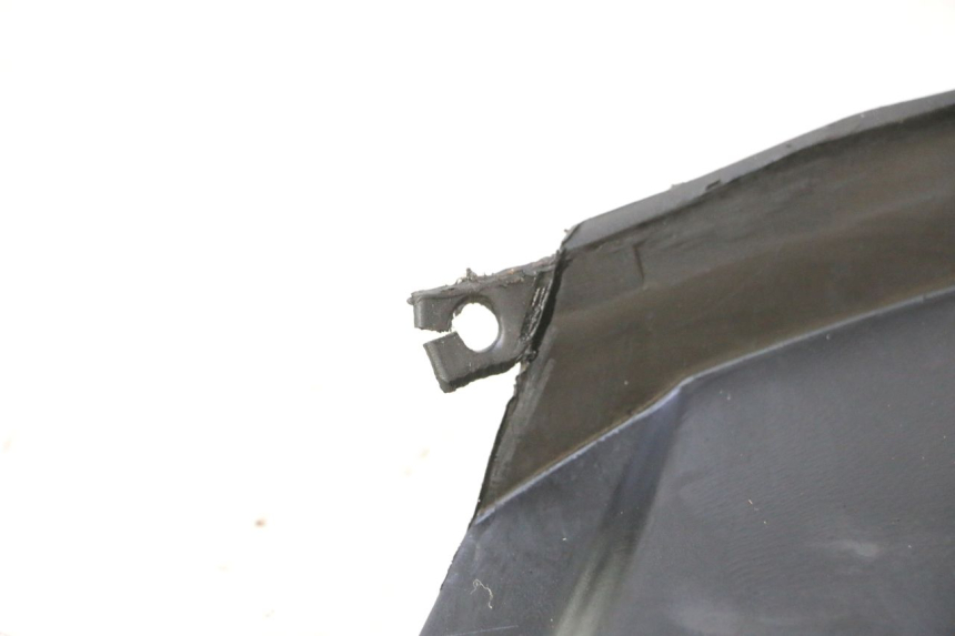 photo de TAMPA ESQUERDA SOB O ASSENTO CF MOTO E-CHARM 125 (2005 - 2008) - Detalhe da peça