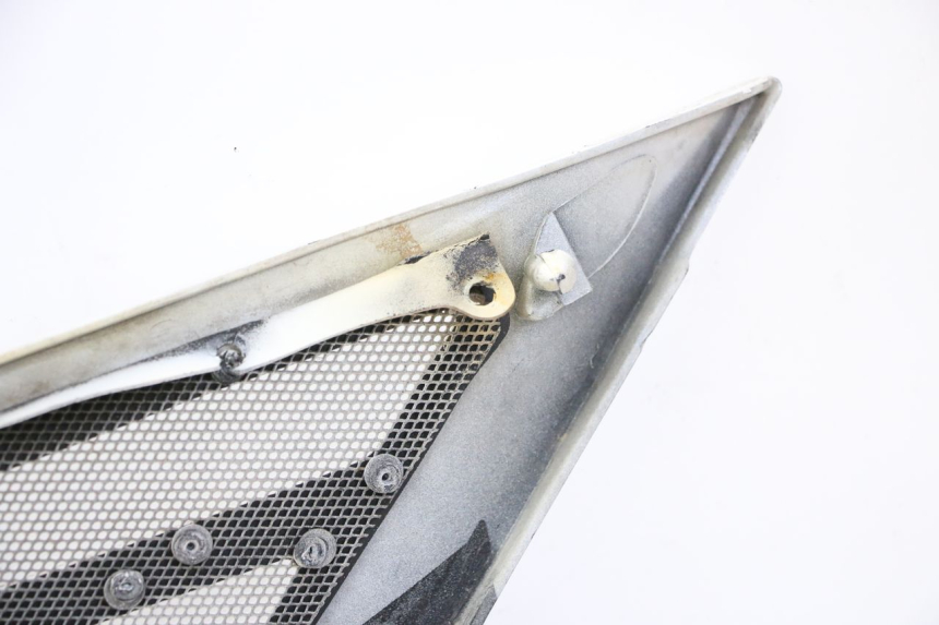 photo de TAMPA LATERAL ESQUERDA SOB O BANCO YAMAHA FJ 36Y 1100 (1984 - 1985) - Detalhes característicos