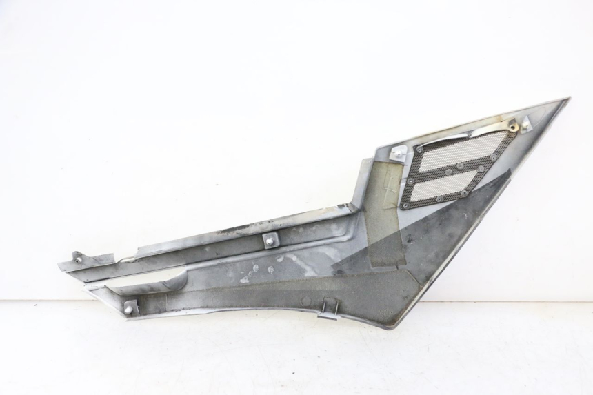photo de TAMPA LATERAL ESQUERDA SOB O BANCO YAMAHA FJ 36Y 1100 (1984 - 1985) - Ampliação dos componentes