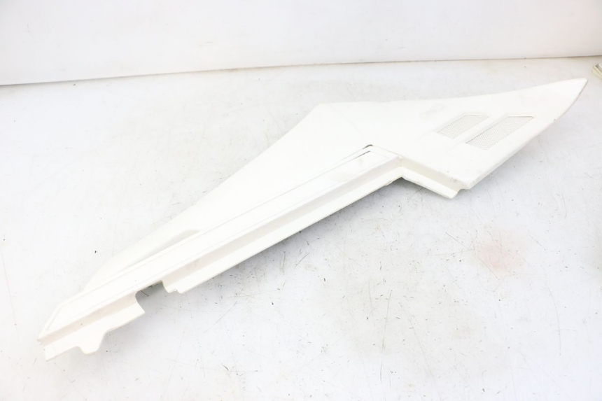 photo de TAMPA LATERAL ESQUERDA SOB O BANCO YAMAHA FJ 36Y 1100 (1984 - 1985) - Pontos de fixação