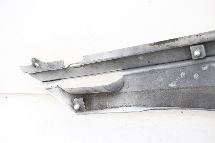 photo de TAMPA LATERAL ESQUERDA SOB O BANCO YAMAHA FJ 36Y 1100 (1984 - 1985) - Peça verificada