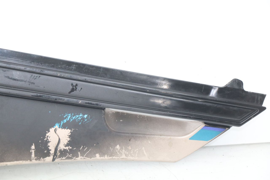 photo de TAMPA DEBAIXO DO BANCO ESQUERDO YAMAHA FJ 3CX 1200 (1986 - 1996) - Peça verificada