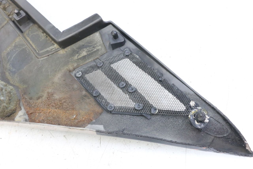 photo de TAMPA DEBAIXO DO BANCO ESQUERDO YAMAHA FJ 3CX 1200 (1986 - 1996) - Detalhe da peça