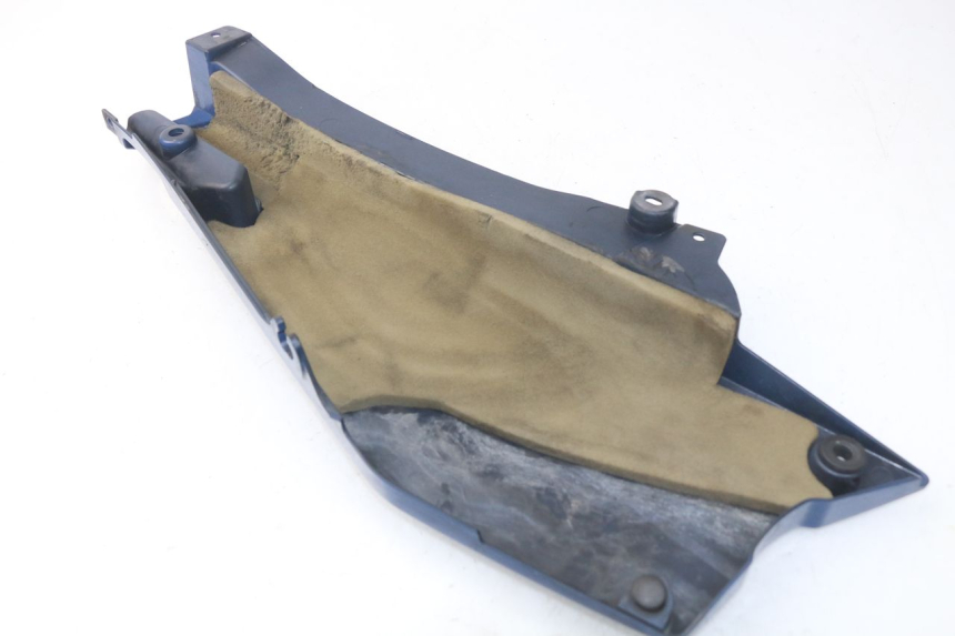 photo de TAMPA DEBAIXO DO ASSENTO ESQUERDO YAMAHA FJR ABS 1300 (2006 - 2012) - Detalhe da peça