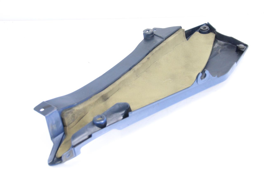 photo de TAMPA DEBAIXO DO ASSENTO ESQUERDO YAMAHA FJR ABS 1300 (2006 - 2012) - Ampliação técnica