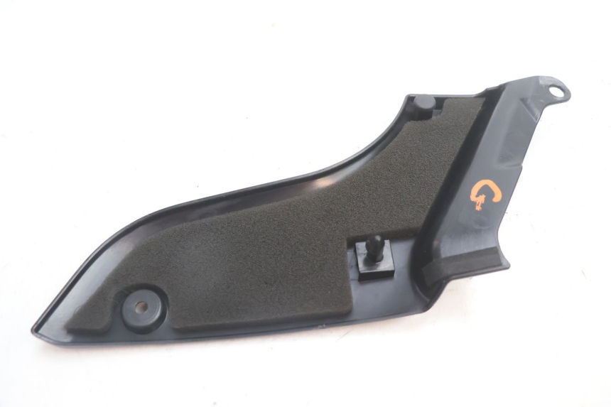 photo de TAMPA DEBAIXO DO ASSENTO ESQUERDO YAMAHA FJR 1300 (2001 - 2005) - Ampliação técnica