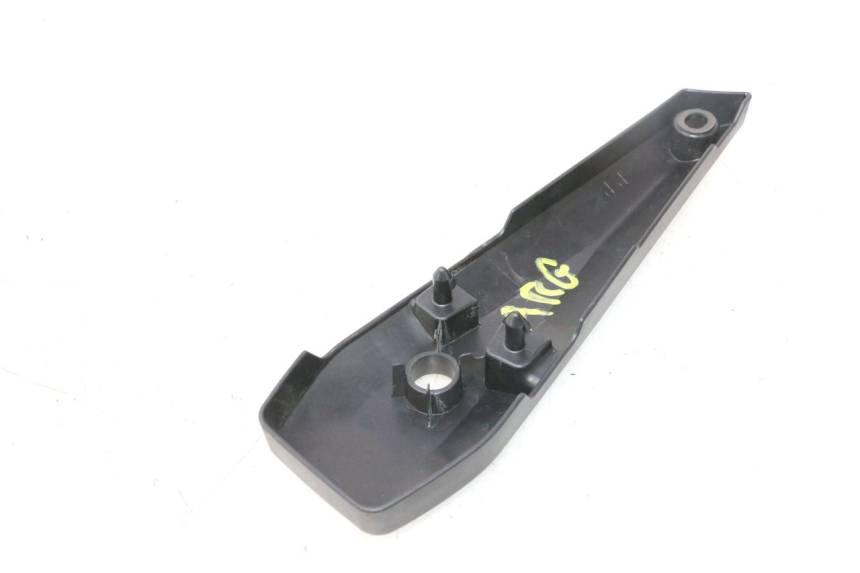 photo de TAMPA DEBAIXO DO ASSENTO ESQUERDO YAMAHA FZ8 800 (2010 - 2016) - Outro ângulo de visão
