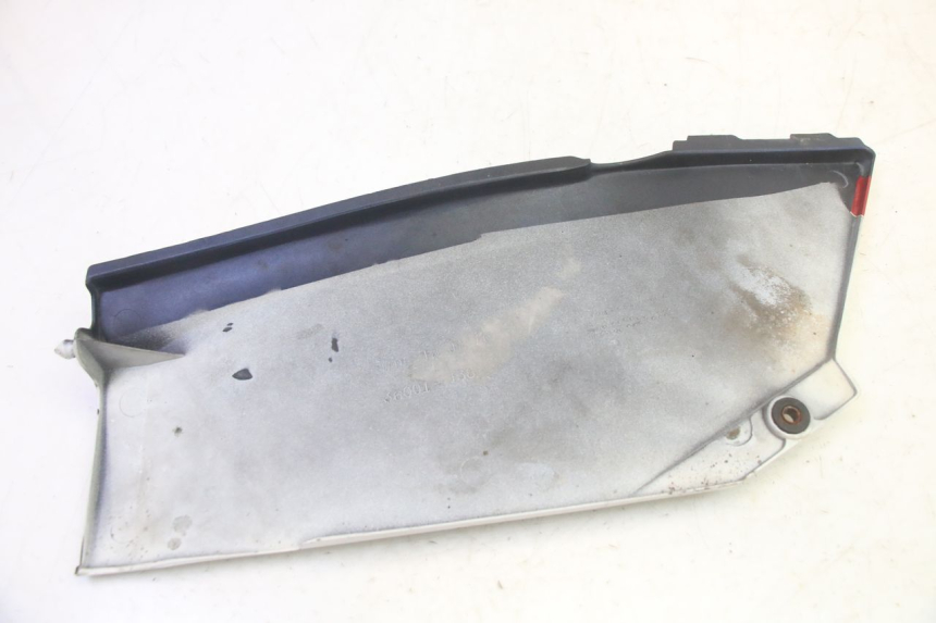 photo de TAMPA DEBAIXO DO BANCO ESQUERDO KAWASAKI GPX R WARBIRD 600 (1988 - 1993) - Ampliação técnica