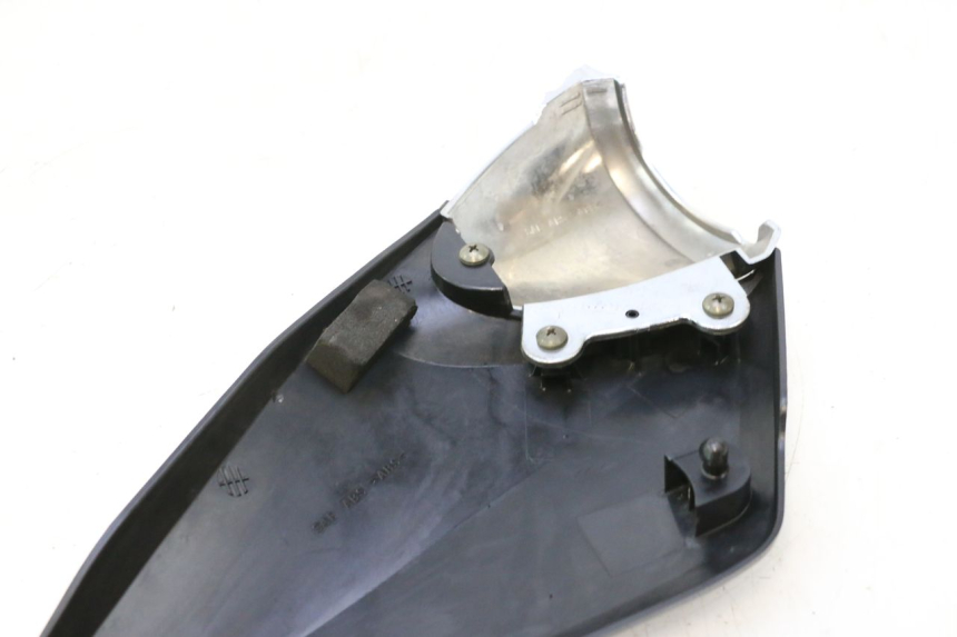 photo de TAMPA DEBAIXO DO ASSENTO ESQUERDO SUZUKI GSF N BANDIT 1200 (2001 - 2005) - Detalhe da peça