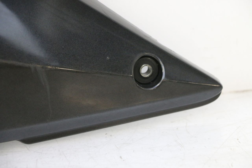 photo de TAMPA DEBAIXO DO ASSENTO ESQUERDO SUZUKI GSF N BANDIT 1200 (2001 - 2005) - Vista de perto
