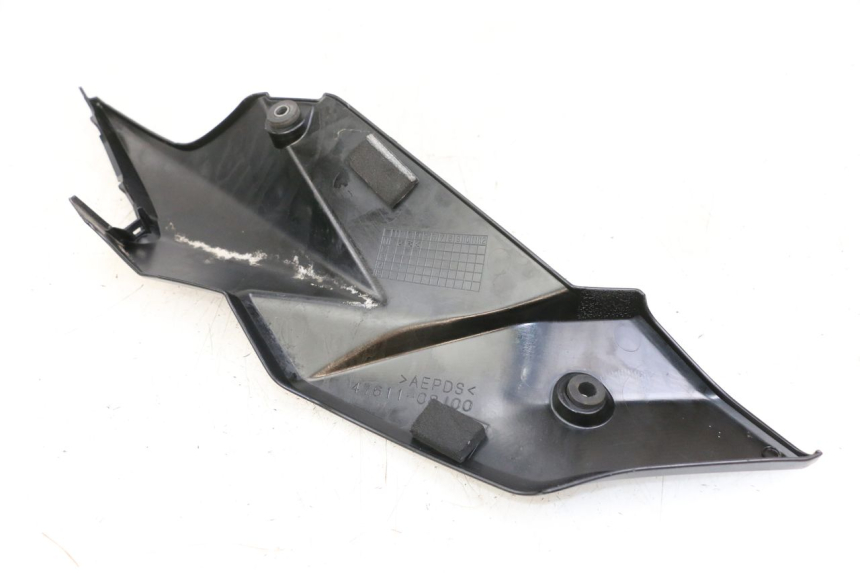 photo de TAMPA DEBAIXO DO BANCO ESQUERDO SUZUKI GSR 750 (2011 - 2017) - Outro ângulo de visão