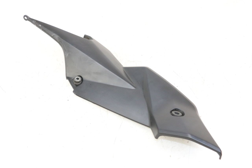 photo de TAMPA DEBAIXO DO BANCO ESQUERDO SUZUKI GSR 750 (2011 - 2017) - Pontos de fixação