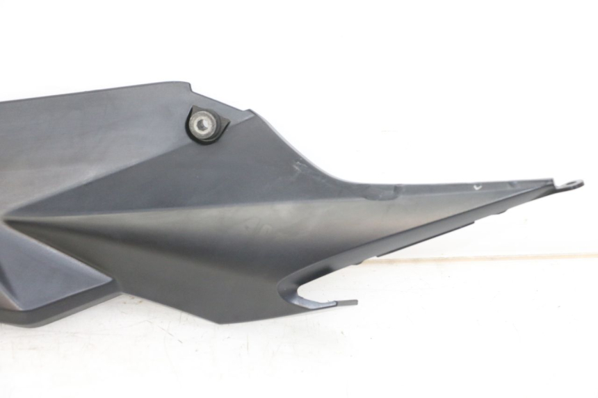 photo de TAMPA DEBAIXO DO BANCO ESQUERDO SUZUKI GSR 750 (2011 - 2017) - Estado da superfície