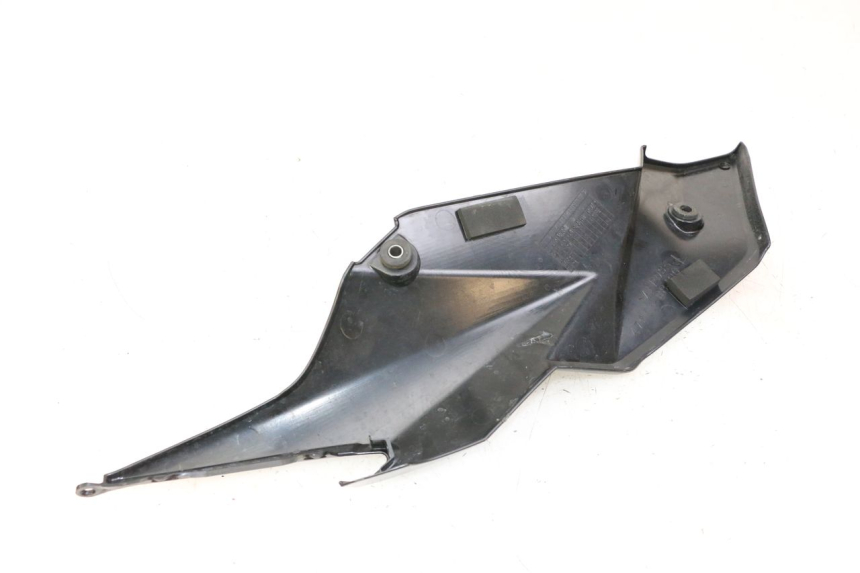 photo de TAMPA DEBAIXO DO BANCO ESQUERDO SUZUKI GSR 750 (2011 - 2017) - Ampliação técnica
