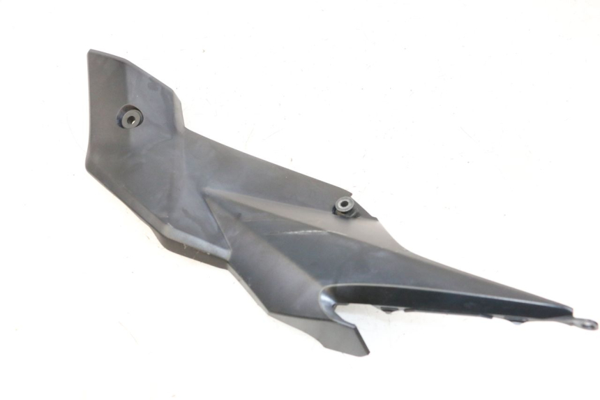 photo de TAMPA DEBAIXO DO BANCO ESQUERDO SUZUKI GSR 750 (2011 - 2017) - Pontos de fixação