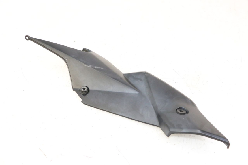 photo de TAMPA DEBAIXO DO BANCO ESQUERDO SUZUKI GSR 750 (2011 - 2017) - Estado da superfície