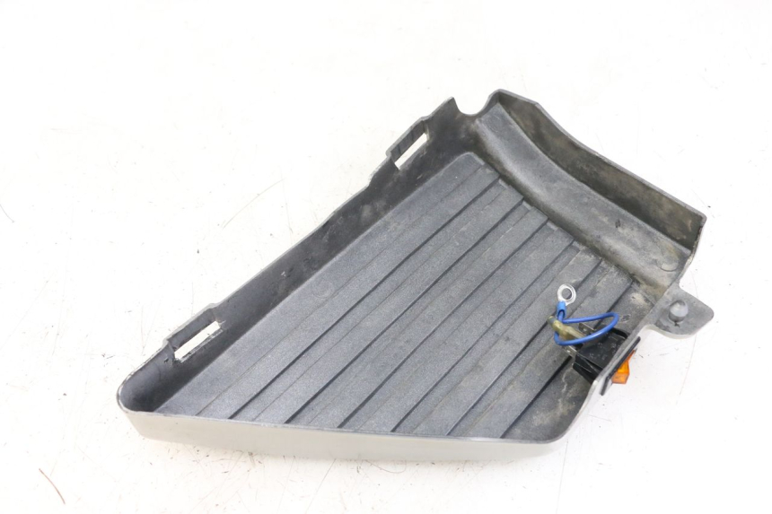 photo de TAMPA DEBAIXO DO BANCO ESQUERDO SUZUKI GSX E 250 (1982 - 1983) - Outro ângulo de visão
