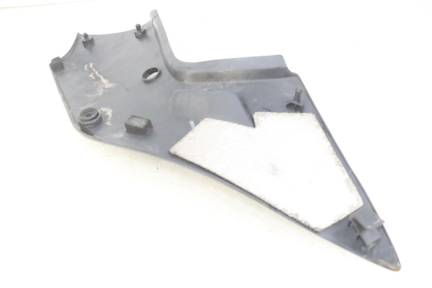 photo de TAMPA DEBAIXO DO ASSENTO ESQUERDO SUZUKI GSX-F GSX  F 1100 (1988 - 1994) - Detalhe da peça