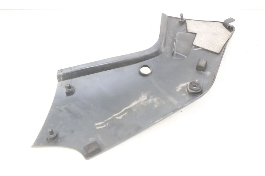photo de TAMPA DEBAIXO DO ASSENTO ESQUERDO SUZUKI GSX-F GSX  F 1100 (1988 - 1994) - Zoom do estado de desgaste