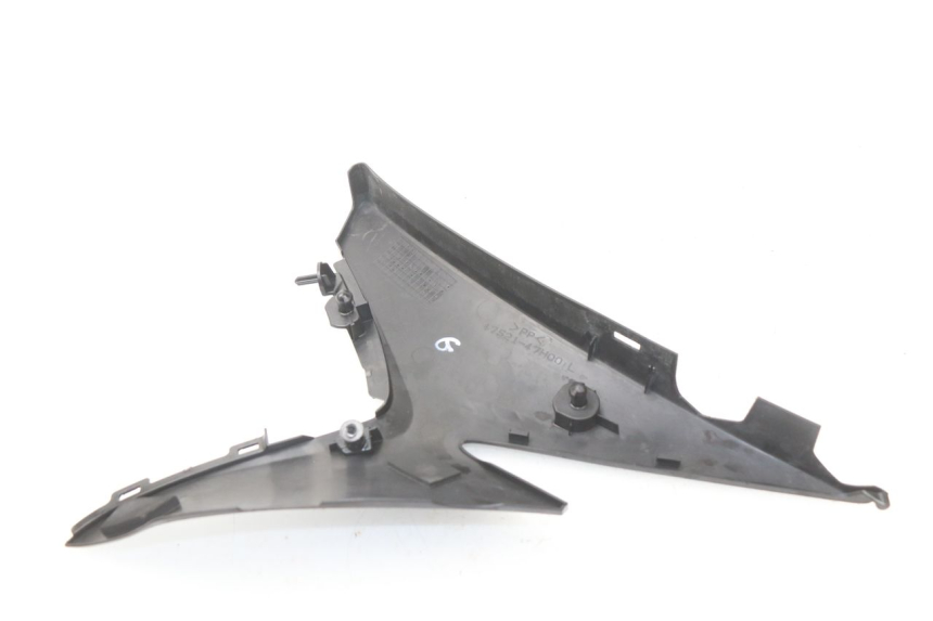 photo de TAMPA DEBAIXO DO ASSENTO ESQUERDO SUZUKI GSX-R GSXR K16 1000 (2012 - 2016) - Zoom do estado de desgaste