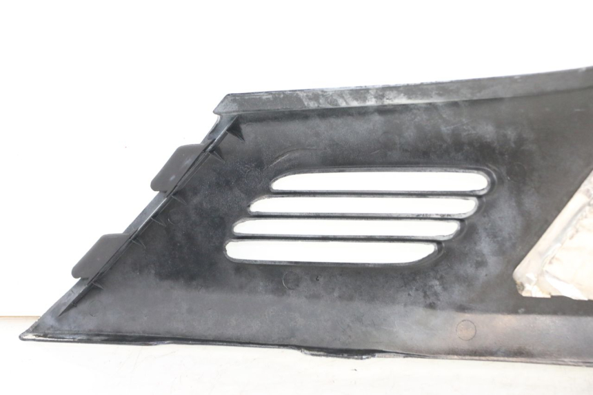 photo de TAMPA DEBAIXO DO ASSENTO ESQUERDO HONDA CBR F 1000 (1993 - 1996) - Ampliação técnica