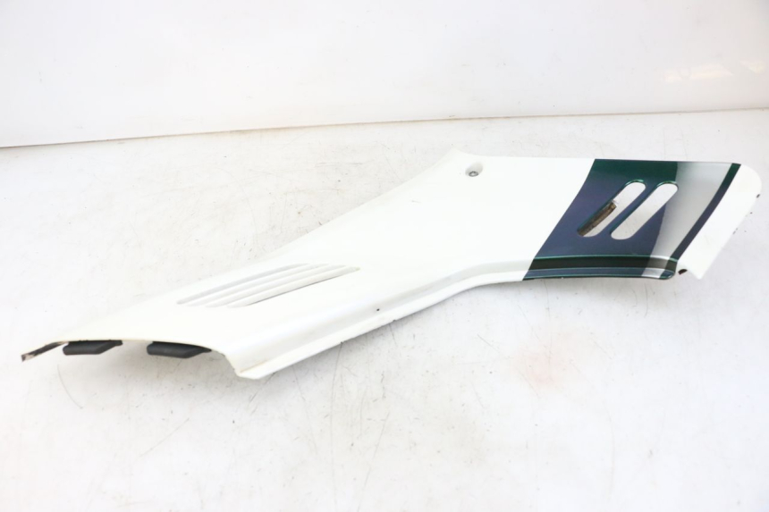 photo de TAMPA DEBAIXO DO ASSENTO ESQUERDO HONDA CBR F 1000 (1993 - 1996) - Pontos de fixação