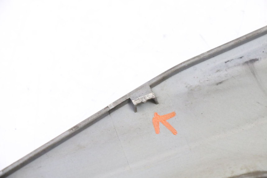 photo de TAMPA DEBAIXO DO ASSENTO ESQUERDO SYM JET 14 4T 50 (2018 - 2022) - Ampliação técnica