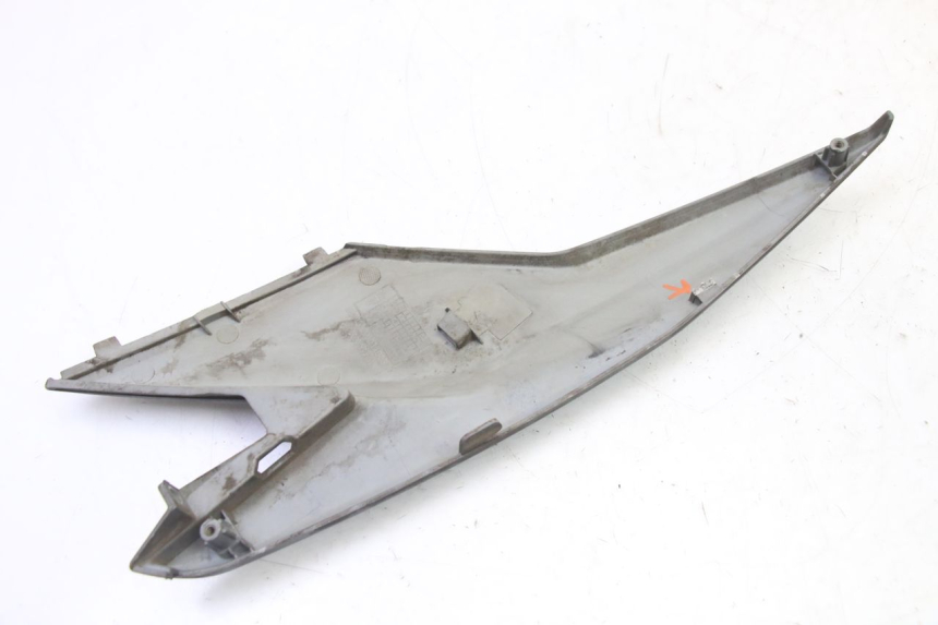 photo de TAMPA DEBAIXO DO ASSENTO ESQUERDO SYM JET 14 4T 50 (2018 - 2022) - Pontos de fixação