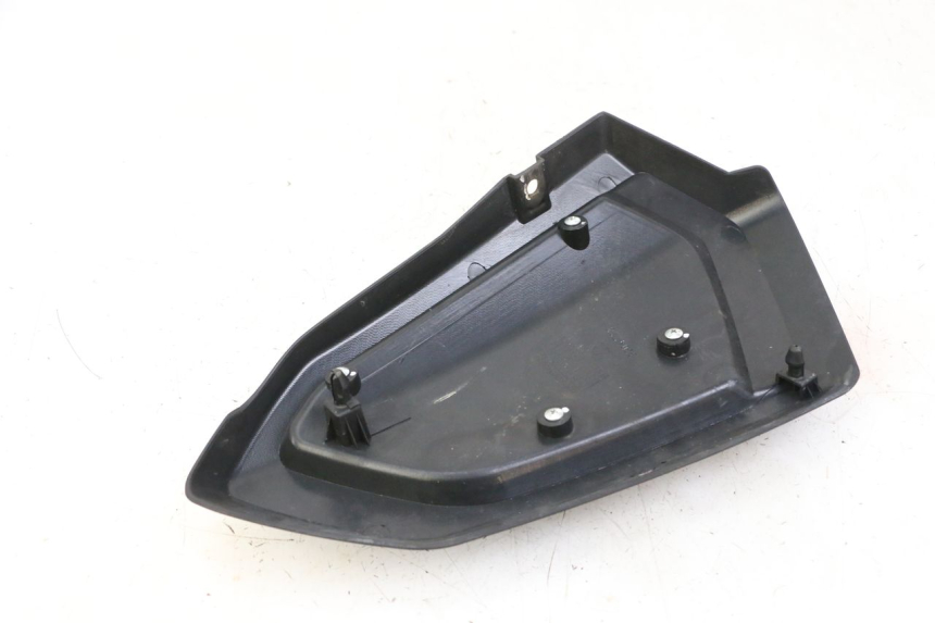 photo de TAMPA DEBAIXO DO BANCO ESQUERDO KEEWAY K-LIGHT KLIGHT 125 (2018 - 2025) - Zoom do estado de desgaste