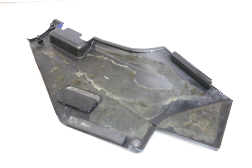 photo de TAMPA DEBAIXO DO ASSENTO ESQUERDO KAWASAKI GTR 1000 (1994 - 2004) - Detalhe da peça