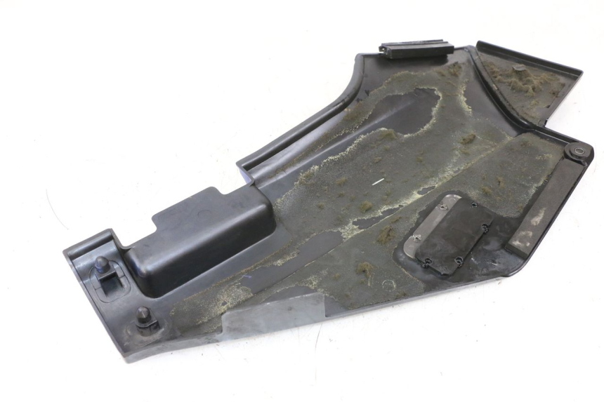 photo de TAMPA DEBAIXO DO ASSENTO ESQUERDO KAWASAKI GTR 1000 (1994 - 2004) - Ampliação técnica