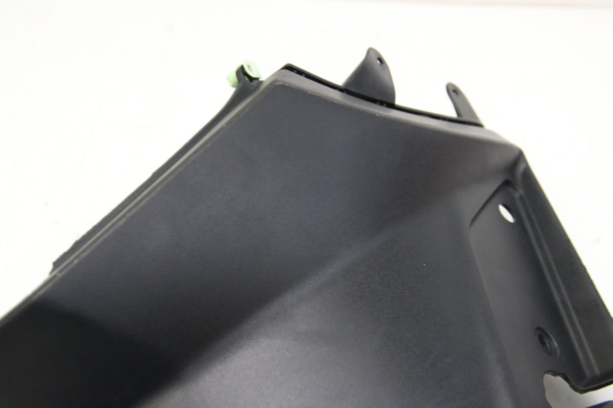 photo de TAMPA DEBAIXO DO ASSENTO ESQUERDO PEUGEOT KISBEE 2T 50 (2018 - 2022) - Pontos de fixação