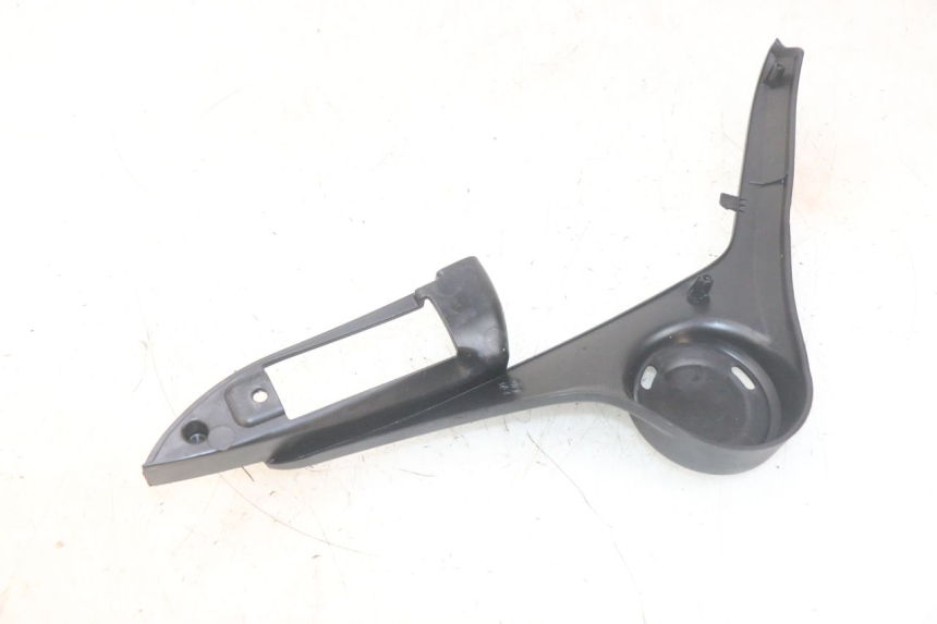 photo de TAMPA DEBAIXO DO ASSENTO ESQUERDO PIAGGIO MP3 HPE 300 (2019 - 2026) - Zoom do estado de desgaste
