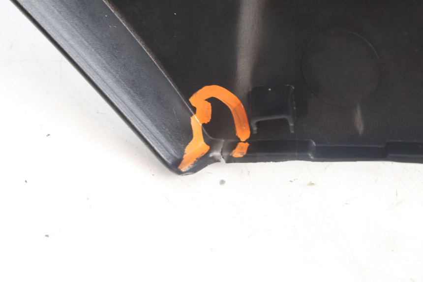 photo de TAMPA ESQUERDA SOB O ASSENTO YAMAHA N-MAX NMAX 125 (2021 - 2024) - Detalhes característicos