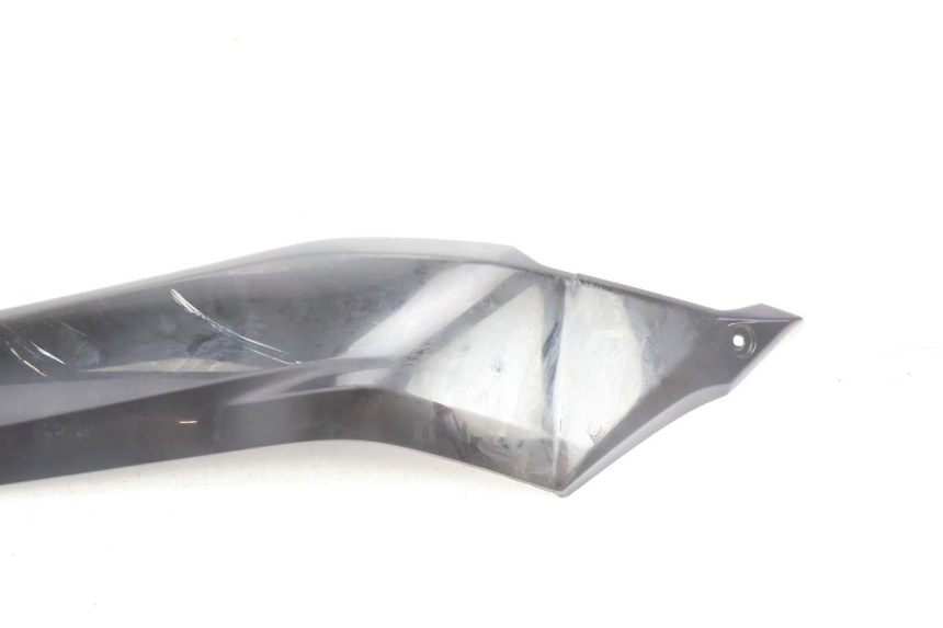 photo de TAMPA ESQUERDA SOB O ASSENTO YAMAHA N-MAX NMAX 125 (2021 - 2024) - Outro ângulo de visão