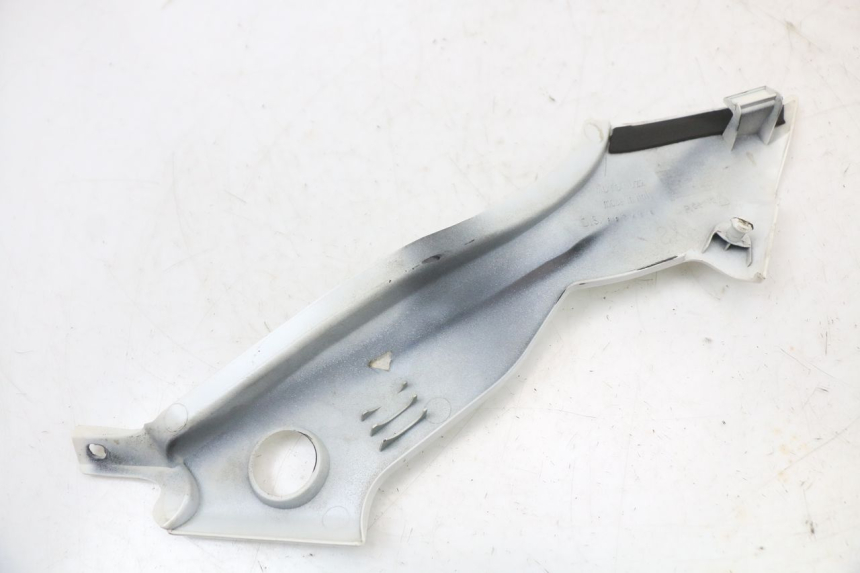photo de TAMPA DEBAIXO DO BANCO ESQUERDO MOTO GUZZI NORGE 8V GT 1200 (2011 - 2016) - Ampliação técnica