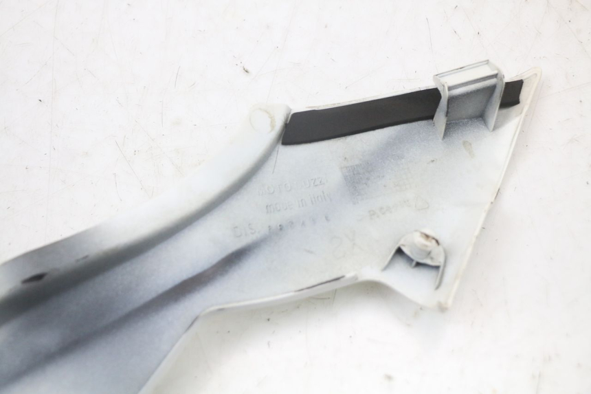photo de TAMPA DEBAIXO DO BANCO ESQUERDO MOTO GUZZI NORGE 8V GT 1200 (2011 - 2016) - Pontos de fixação