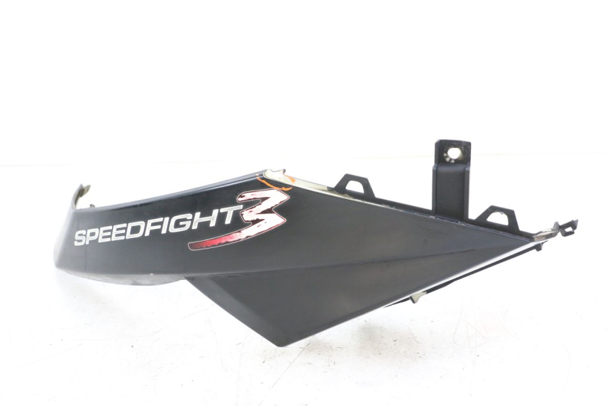 photo de TAMPA DEBAIXO DO BANCO ESQUERDO PEUGEOT SPEEDFIGHT 3 LC 2T 50 (2009 - 2015) - Marcações e referências
