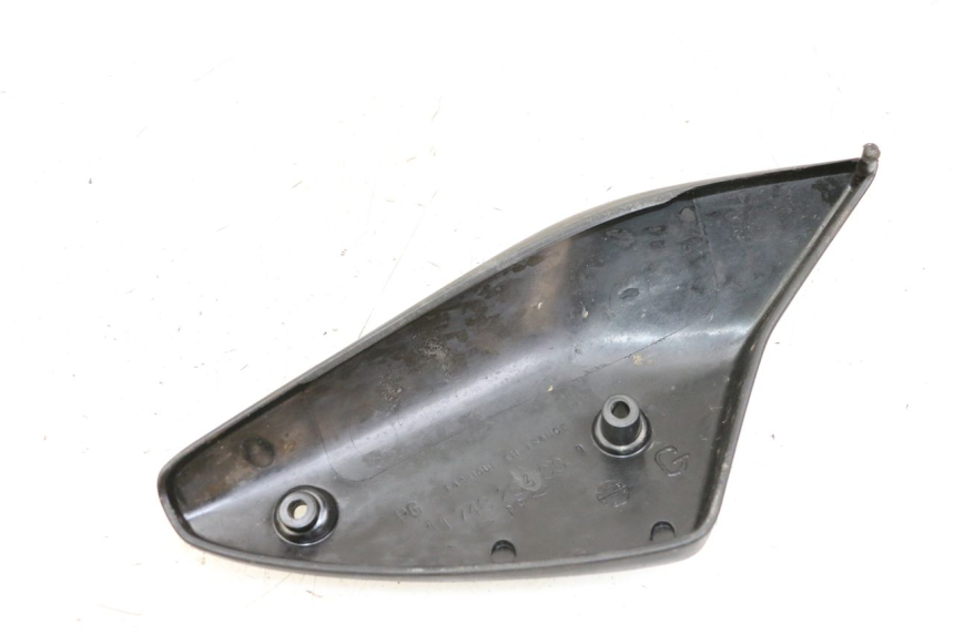 photo de TAMPA DEBAIXO DO BANCO ESQUERDO PEUGEOT TKR TREKKER FURIOUS 50 (2005 - 2014) - Zoom do estado de desgaste