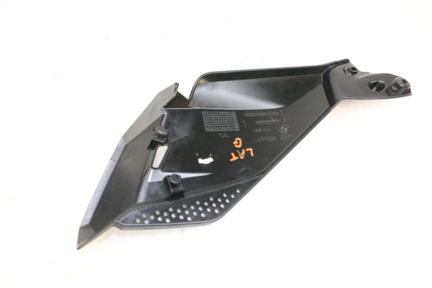 photo de TAMPA DEBAIXO DO BANCO ESQUERDO BMW R GS 1250 (2021 - 2024) - Detalhe da peça