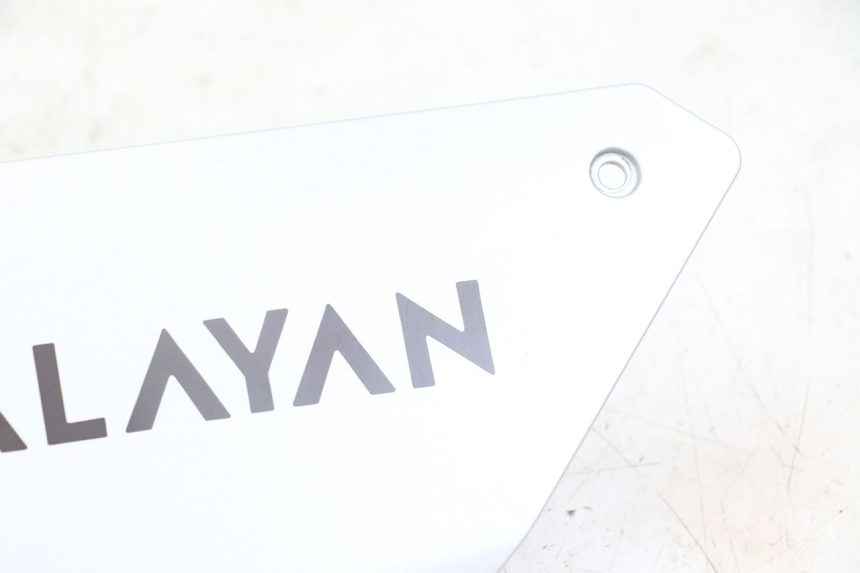 photo de TAMPA DEBAIXO DO BANCO ESQUERDO ROYAL ENFIELD HYMALAYAN 410 (2016 - 2023) - Ampliação técnica